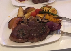 Jautienos didkepsnis Rib-eye su keptomis daržovėmis